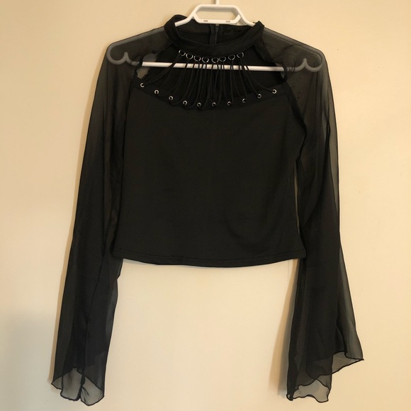 Bell sleeve laced top - Picture 2 of 6